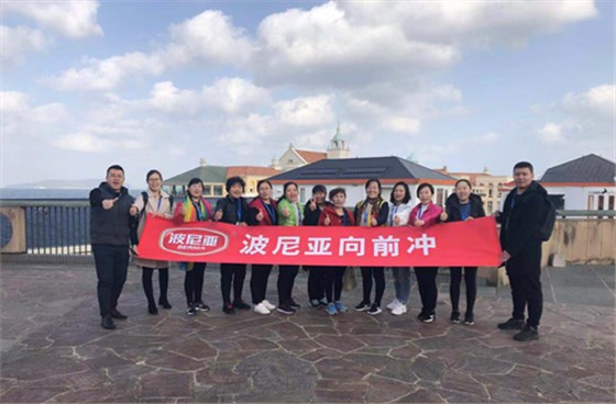 乐鱼leyu（中国）旅游成员合影