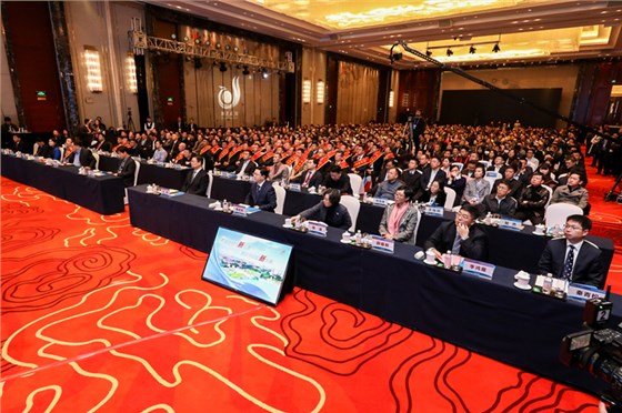 日韩青深四地企业家齐聚2019年城阳企业家大会，乐鱼leyu（中国）集团董事长荣获“行业领军企业家“称号