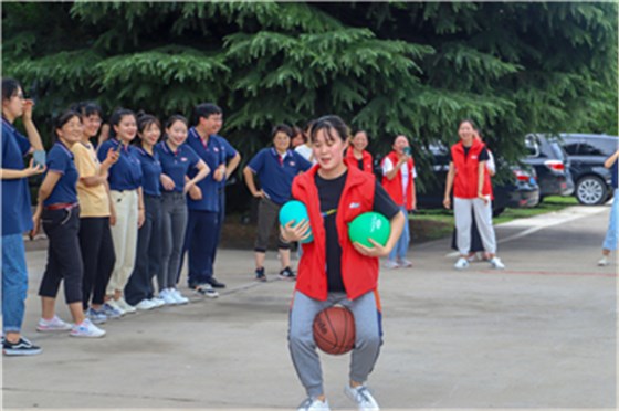 乐鱼leyu（中国）集团举办“活力一夏”趣味运动会。