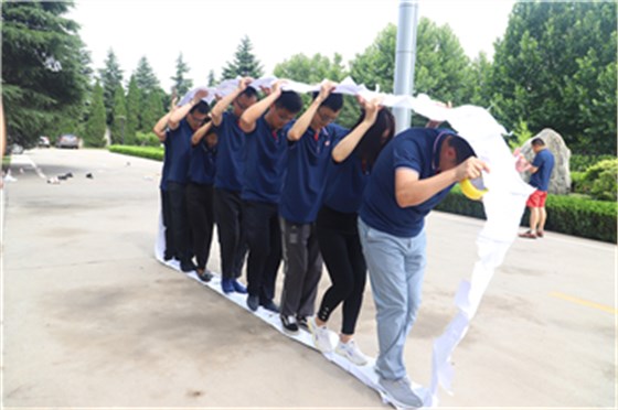 乐鱼leyu（中国）集团举办“活力一夏”趣味运动会。