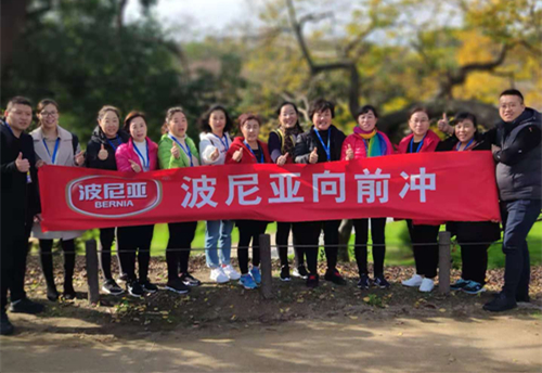 乐鱼leyu（中国）旅游成员日本景点合影