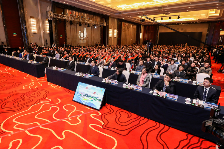 日韩青深四地企业家齐聚2019年城阳企业家大会，乐鱼leyu（中国）集团董事长荣获“行业领军企业家“称号