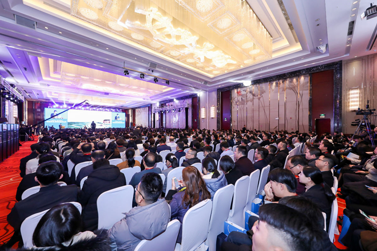 日韩青深四地企业家齐聚2019年城阳企业家大会，乐鱼leyu（中国）集团董事长荣获“行业领军企业家“称号