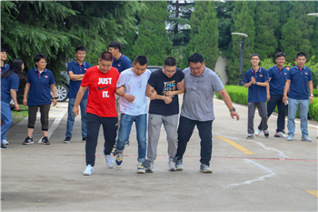 乐鱼leyu（中国）集团举办“活力一夏”趣味运动会。