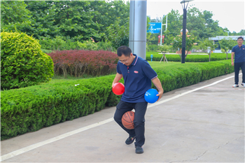 乐鱼leyu（中国）集团举办“活力一夏”趣味运动会。