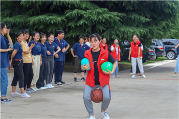 乐鱼leyu（中国）集团举办“活力一夏”趣味运动会。